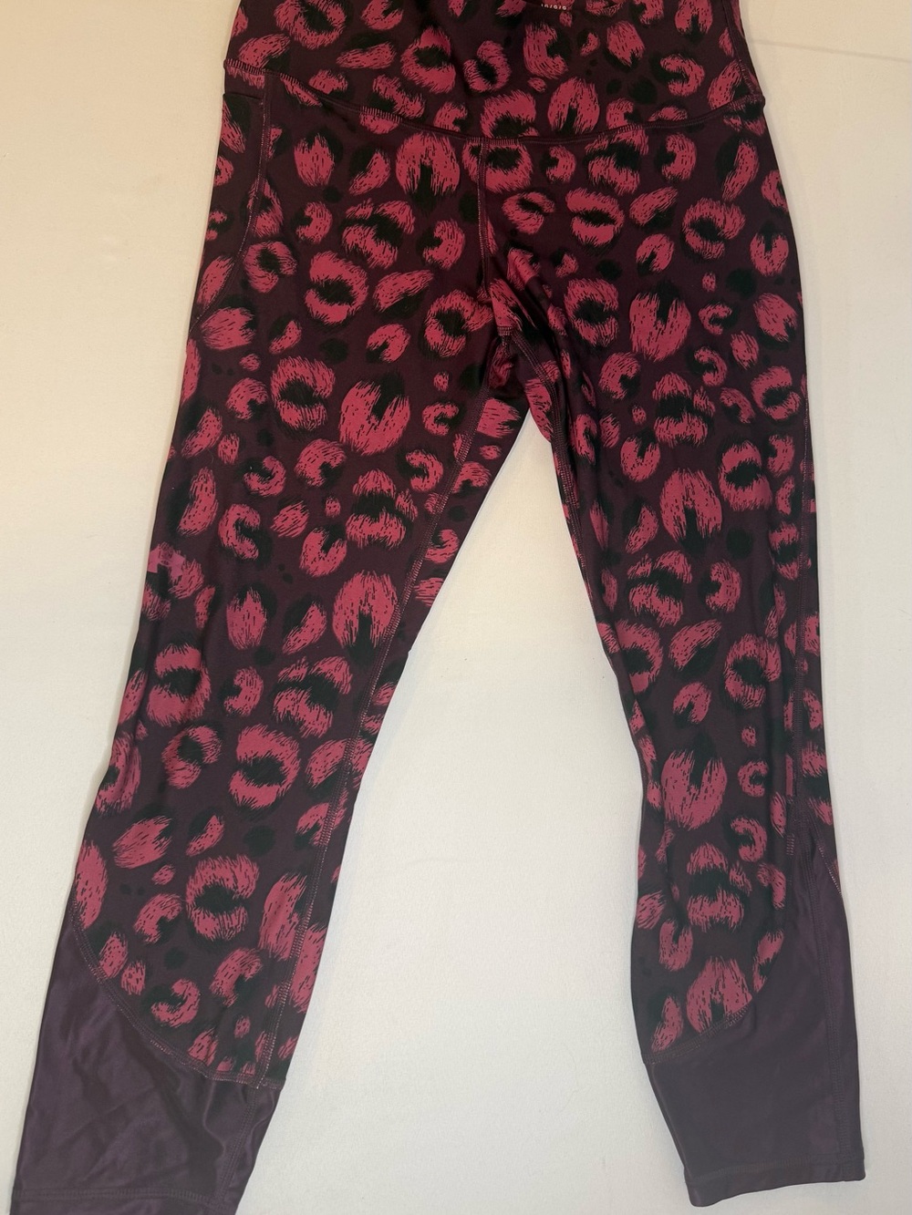 Under Armour HeatGear Leopard Print Compression Capri Leggings Large